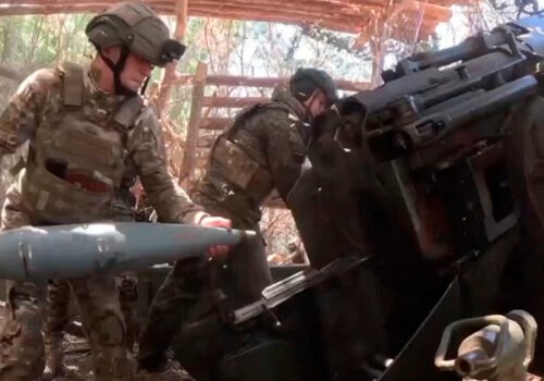 Ukrajinské jednotky objavili v ruskom muničnom sklade detonátory s hákovými krížmi, sú staré desaťročia