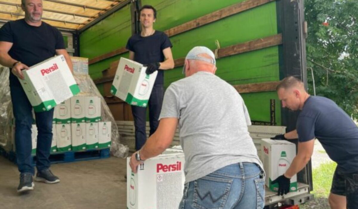 Spoločnosť Henkel Slovensko venovala pracie a čistiace prostriedky materským školám na Ukrajine