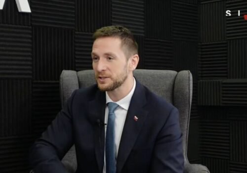 Zlúčenie krajov by neohrozilo čerpanie eurofondov, skutočný dôvod postoja Hlasu je podľa Uhríka iný – VIDEO