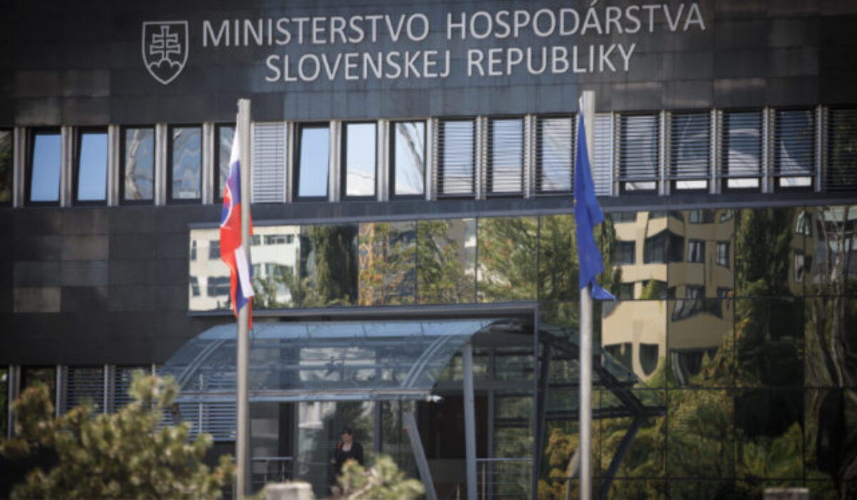 Utajovanie obchodu so zbraňami zo strany rezortu hospodárstva je neprípustné, tvrdí Amnesty International Slovensko