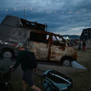 Historicky najväčší konvoj dobrovoľníkov doviezol na Ukrajinu 72 evakuačných sanitiek, zbierka pokračuje