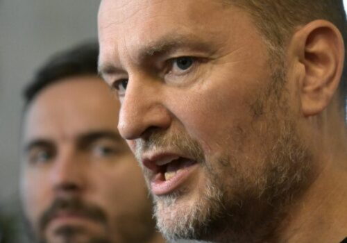 PS zostáva najsilnejšou stranou, Smer stráca podporu a Matovič sa v preferenciách dostal pred Hlas