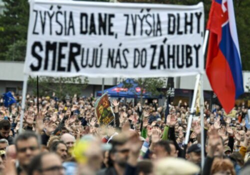 V Bratislave sa bude opäť protestovať proti konsolidácii, odborári sa zídu pred parlamentom