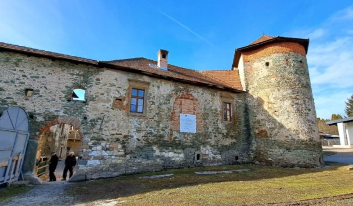 Na hrade v Markušovciach odkrývajú stredovekú studňu, môže priniesť jedinečné objavy o histórii rodu Máriássyovcov
