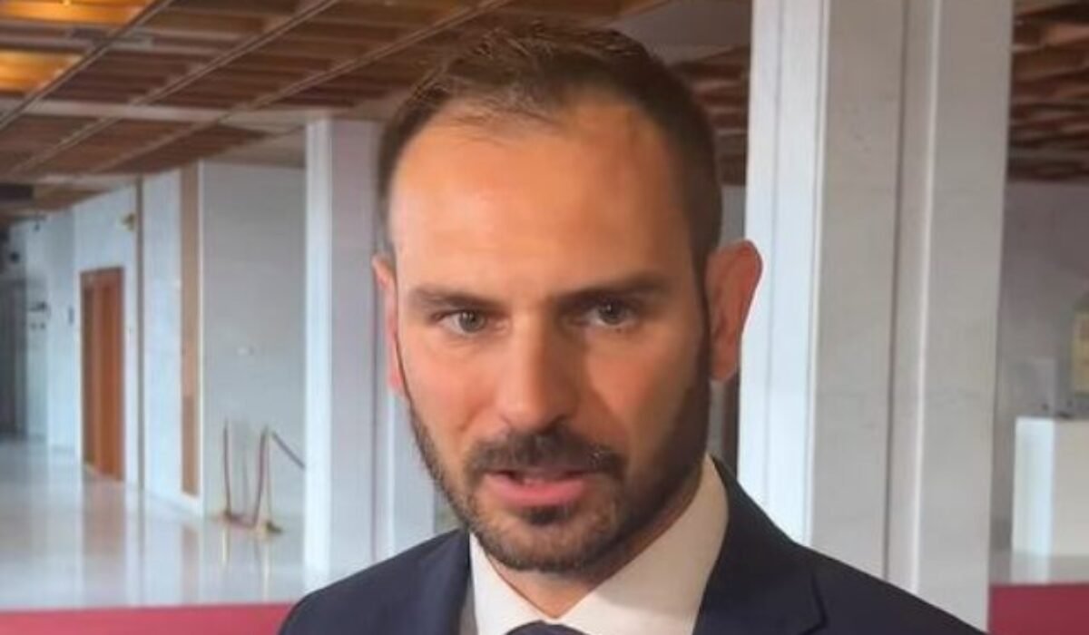 Poslanec Krátky sa ospravedlnil matovičovcom aj verejnosti, hlasovanie o novele ústavy by však nezmenil – VIDEO