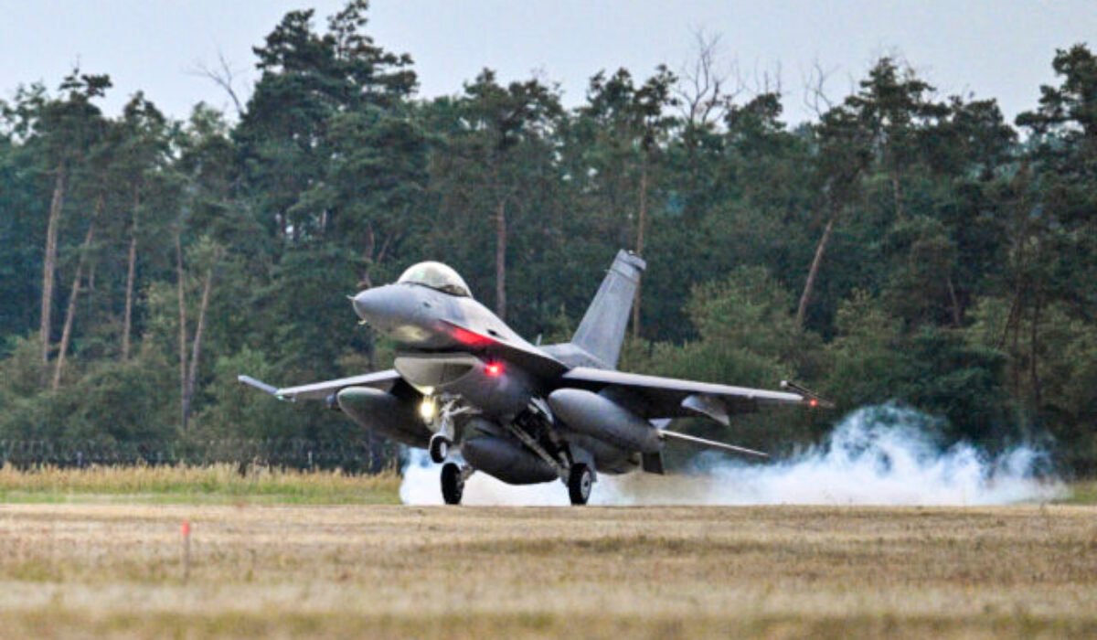 Na letisku v Kuchyni pristáli ďalšie dve stíhačky F-16, Slovensko ich má zatiaľ sedem