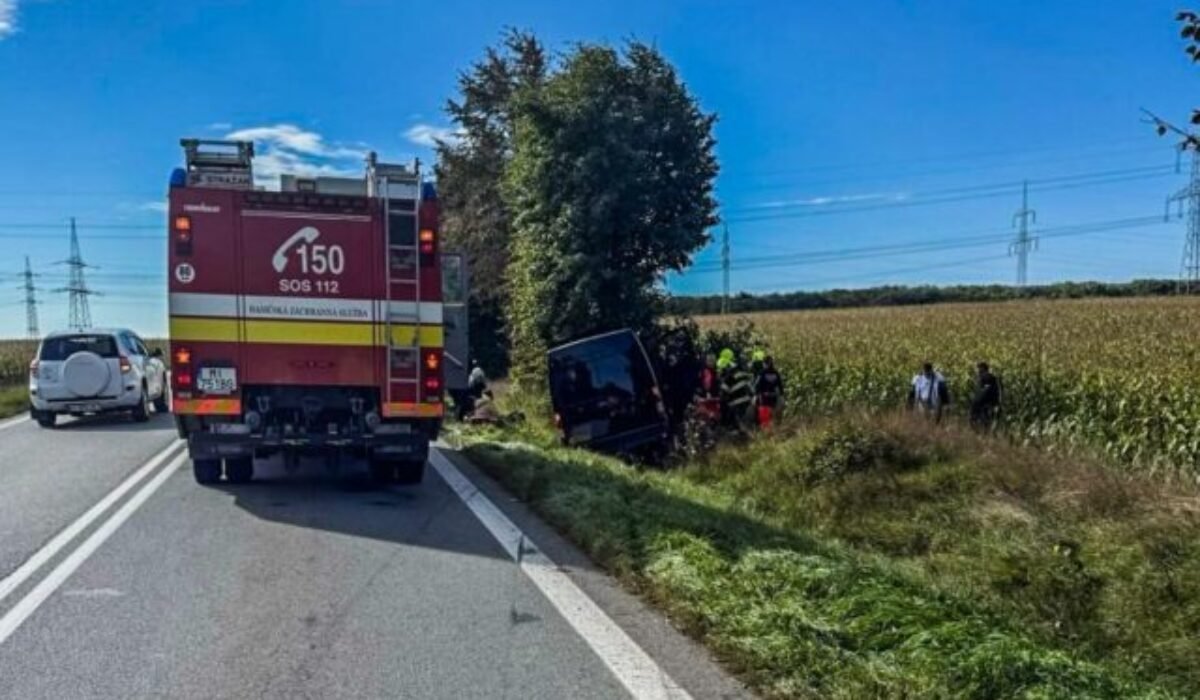 Vážna nehoda pri Michalovciach, pri zrážke dvoch dodávok zasahovali všetky záchranné zložky – FOTO