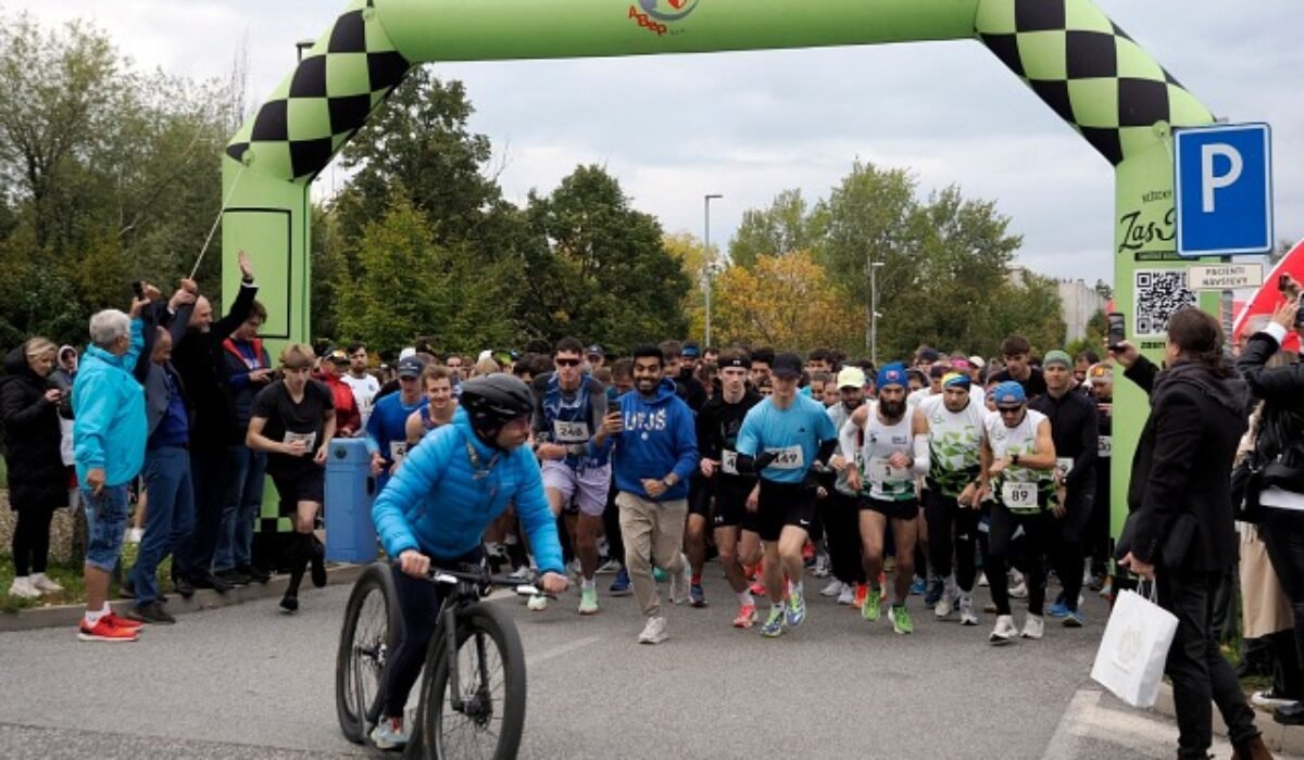 Detská nemocnica v Košiciach dostala vyše tritisíc eur, vďaka UPJŠ RUN sa vyzbierali aj hračky a kreatívne potreby – FOTO