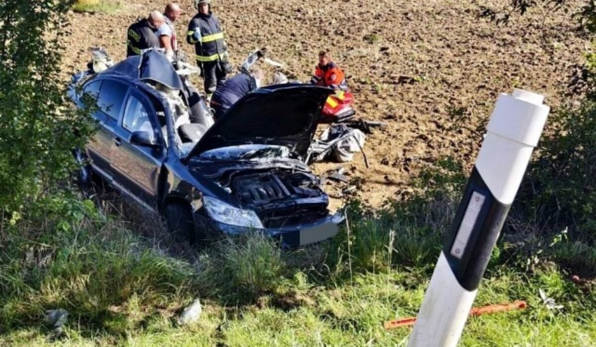 Zrážku s nákladiakom pri Merníku neprežil 40-ročný muž, osudným sa mu stalo predchádzanie iného vozidla – FOTO