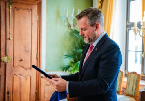 Pellegrini zdôraznil dôležitosť otvorenia diskusie o obmedzení prístupu na sociálne siete pre deti