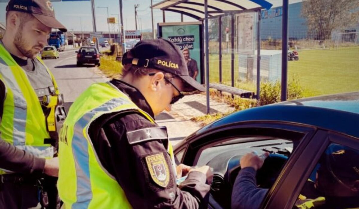 Policajti počas akcie Deň bez nehody zadržali 39 vodičských preukazov, prichytili aj opitých vodičov – FOTO