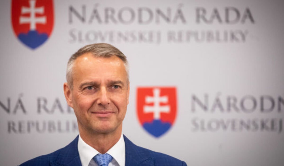 Raši v Paríži posilnil strategické partnerstvo s Francúzskom, rozšíril aj spoluprácu s OECD