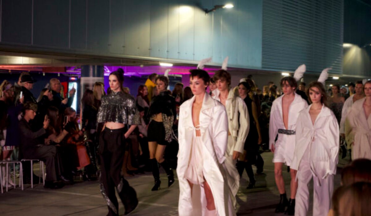 Móda v netradičnom svetle: Pavol Dendis a Ploom priniesli na Nivy unikátnu módnu prehliadku Fashion Live!