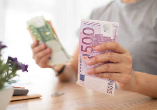 Kto zarábal v roku 2025 najviac? Tieto pozície kraľovali mzdám aj napriek slabšiemu náboru