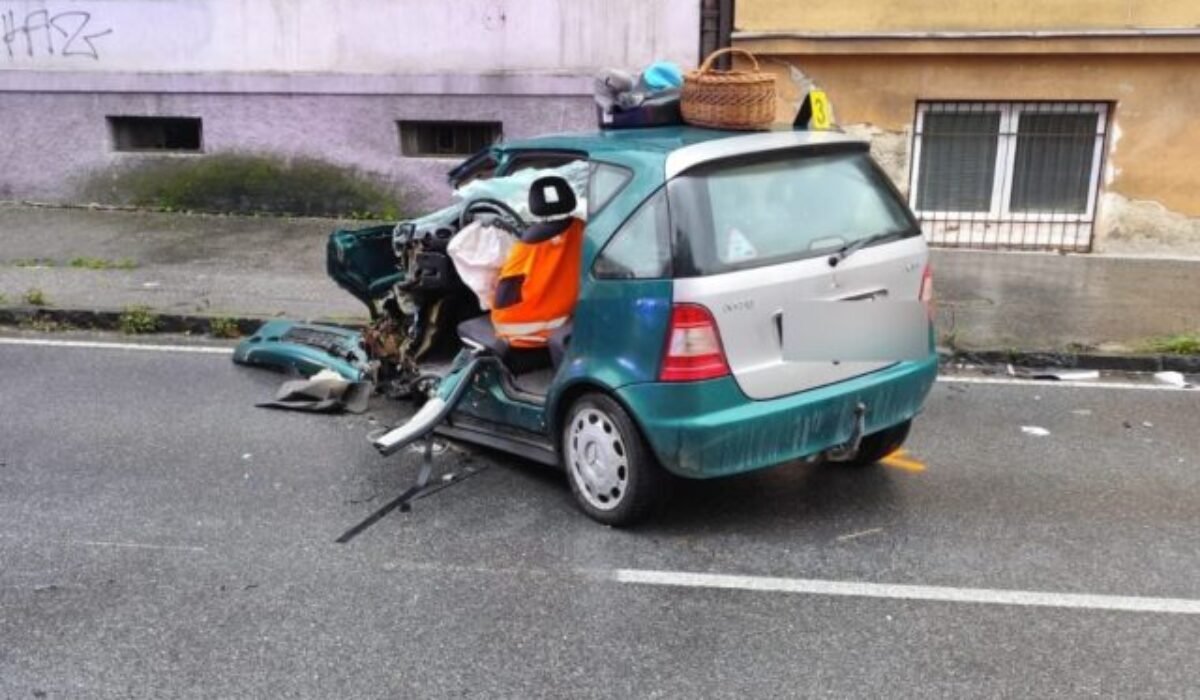 V Ružomberku sa zrazilo päť áut, hromadná nehoda si vyžiadala troch zranených – FOTO