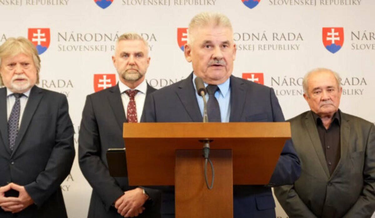 Smer chce kvôli Matovičovi zakázať v rokovacej sále grafy aj obrazové pomôcky, plánuje aj sankcie – VIDEO