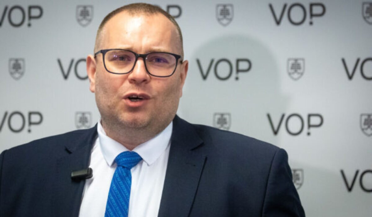 Novela zákona o mimovládkach nie je v súlade s ústavou, rozhodol ústavný súd a vyhovel ombudsmanovi