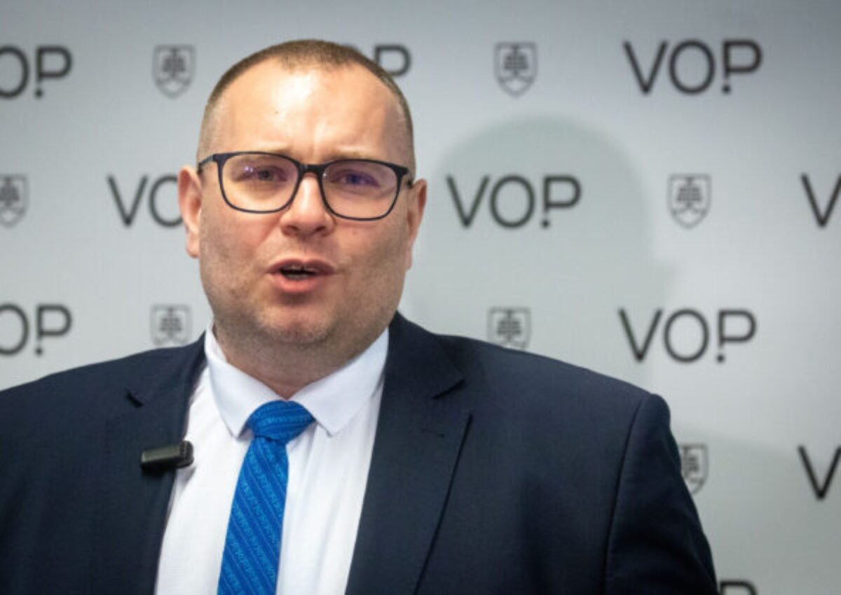 Ústavný súd dal ombudsmanovi Dobrovodskému za pravdu, mimovládky už nemusia uplatňovať protiústavné normy