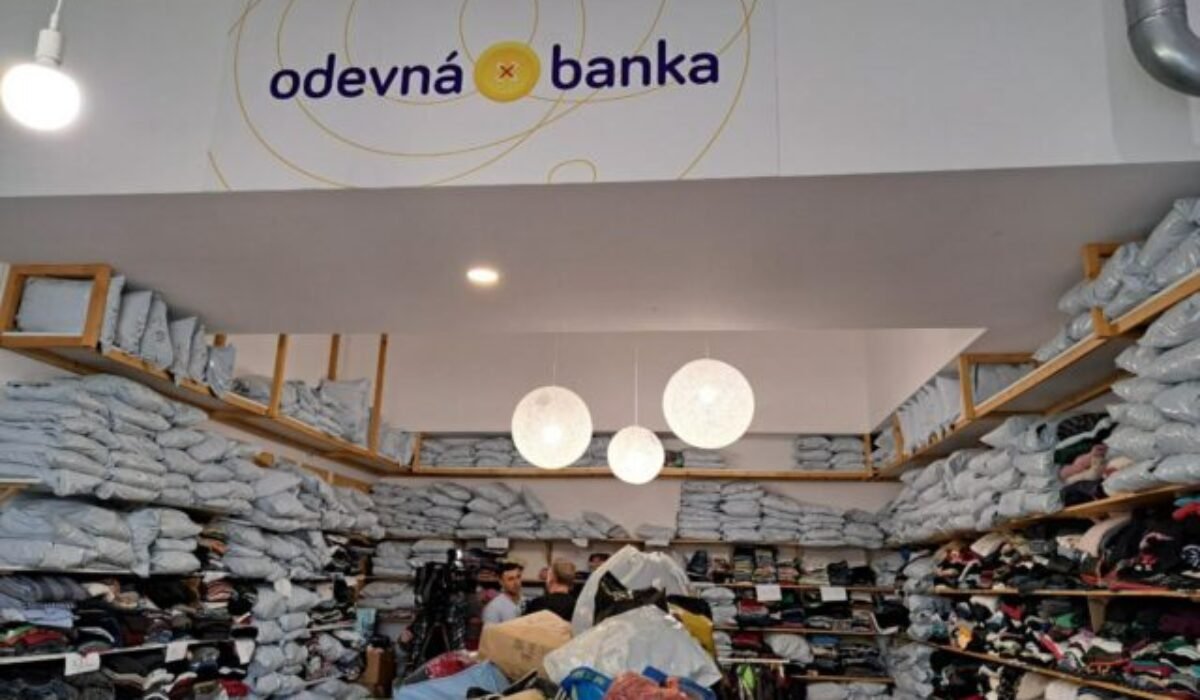 27085_img_20251016_123240_537-640x420.jpg Odevná banka má zmysel, za prvý rok fungovania pomohla vyše dvom tisíckam rodín – VIDEO, FOTO