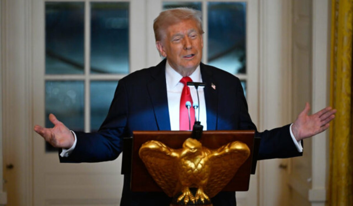 Trump bude pred schôdzkou so Zelenským hovoriť s Putinom