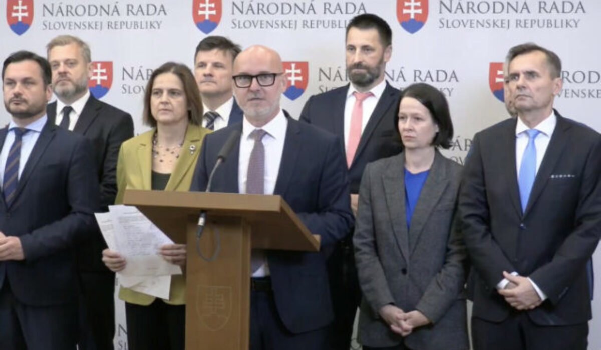 SaS, PS, KDH a Demokrati sa spojili, žiadajú mimoriadnu schôdzu o dôveryhodnosti SIS a odvolanie Pavla Gašpara – VIDEO