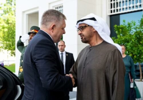 Premiér Fico a Mohamed Bin Zayed sa zhodli, že vojna na Ukrajine nemá vojenské riešenie – VIDEO, FOTO
