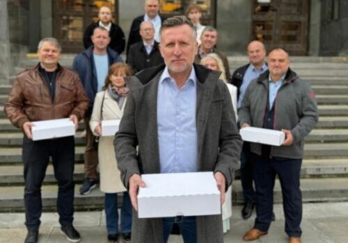 Winkler odovzdal podpisy, strana Dunaj oficiálne vstupuje do komunálnej politiky – FOTO