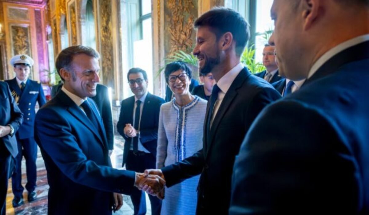 Európski partneri prestávajú Ficovi rozumieť. Premiér podľa Šimečku vydiera zvyšok Únie – VIDEO