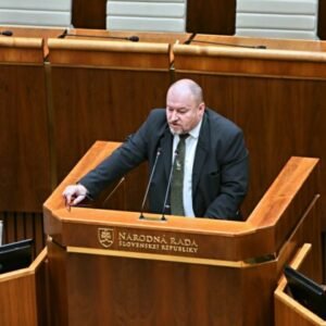27535_6749a79d460ab1260158931-640x420.jpg Novela o hazarde v parlamente uspela. Huliak chce získať pre štát peniaze, ktoré sa váľajú na zemi – VIDEO