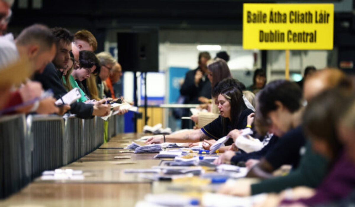 Írsko si zvolilo novú prezidentku, víťazstvo však zatienil rekordný počet neplatných hlasov