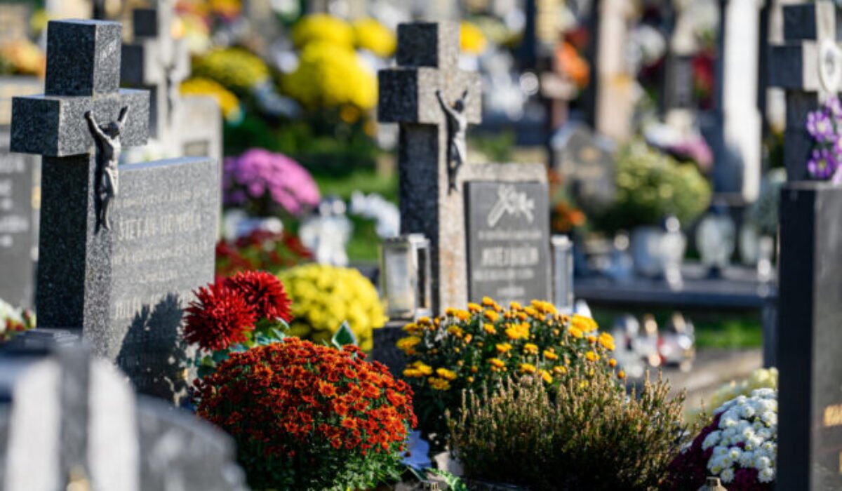 Cintoríny v Prešove budú počas Dušičiek otvorené nonstop, polícia a mesto majú pre ľudí niekoľko odporúčaní