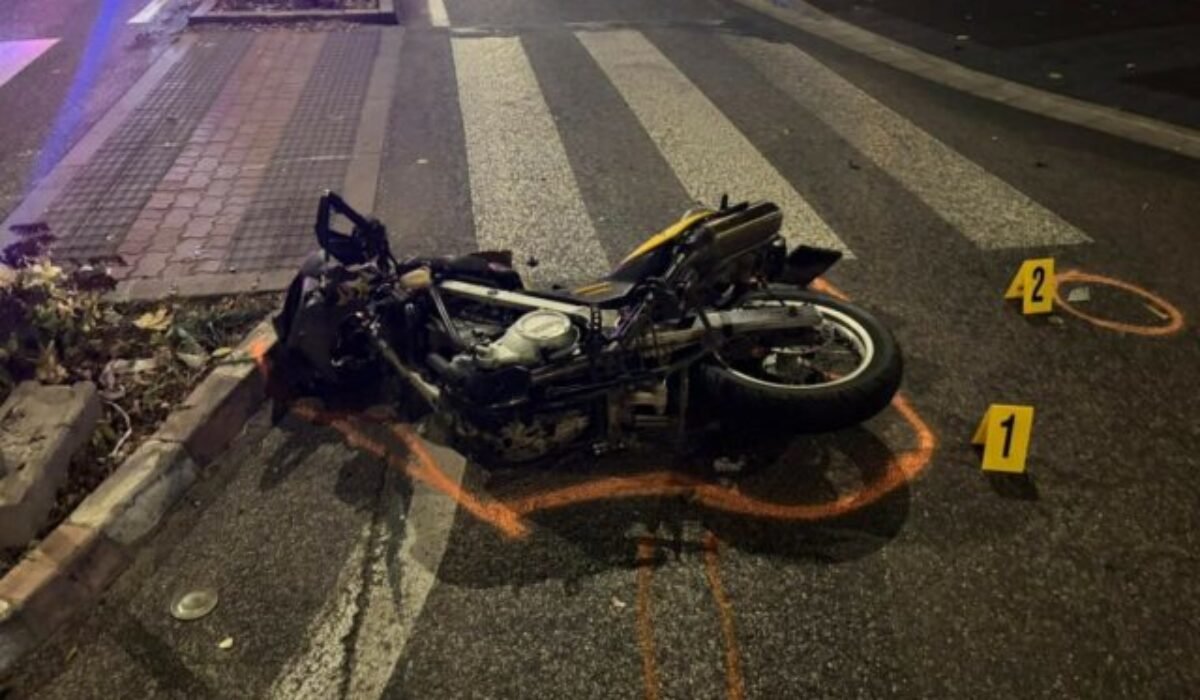 27722_nehoda-2-640x420.jpg Vodič auta nedal prednosť motorkárovi, došlo k silnej zrážke. 20-ročný mladík utrpel ťažké poranenia – FOTO