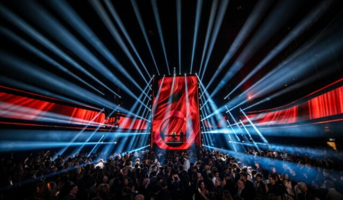 27731_philip-morris-640x420.jpg Zvedavosť spojila umenie, technológie a víziu bezdymovej budúcnosti: Večer Sensorium Worlds v Miláne ukázal silu kreatívnej spolupráce IQOS Curious X a SELETTI