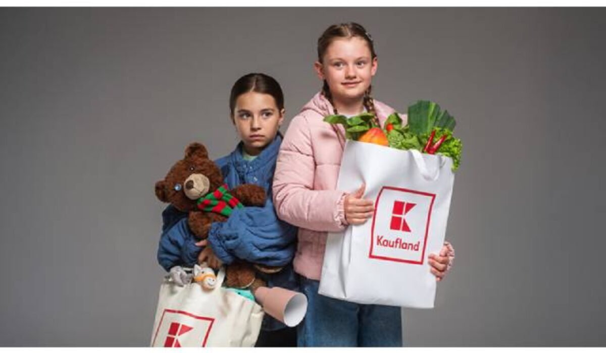 Malý nákup, veľká pomoc rodinám v núdzi: Kaufland už siedmy raz štartuje projekt Darujte úsmev 2x