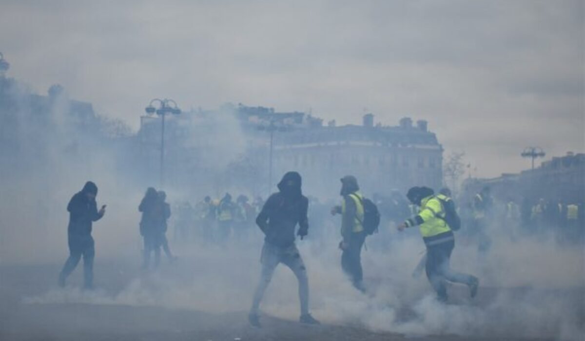 Riziko štrajkov a občianskych nepokojov rastie. Poisťovniam môže podľa Swiss Re pomôcť umelá inteligencia