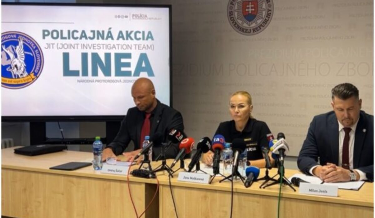 Polícia v rámci medzinárodnej akcie zaistila cez dvetisíc kilogramov kokaínu, zadržaných bolo 22 osôb – VIDEO + FOTO