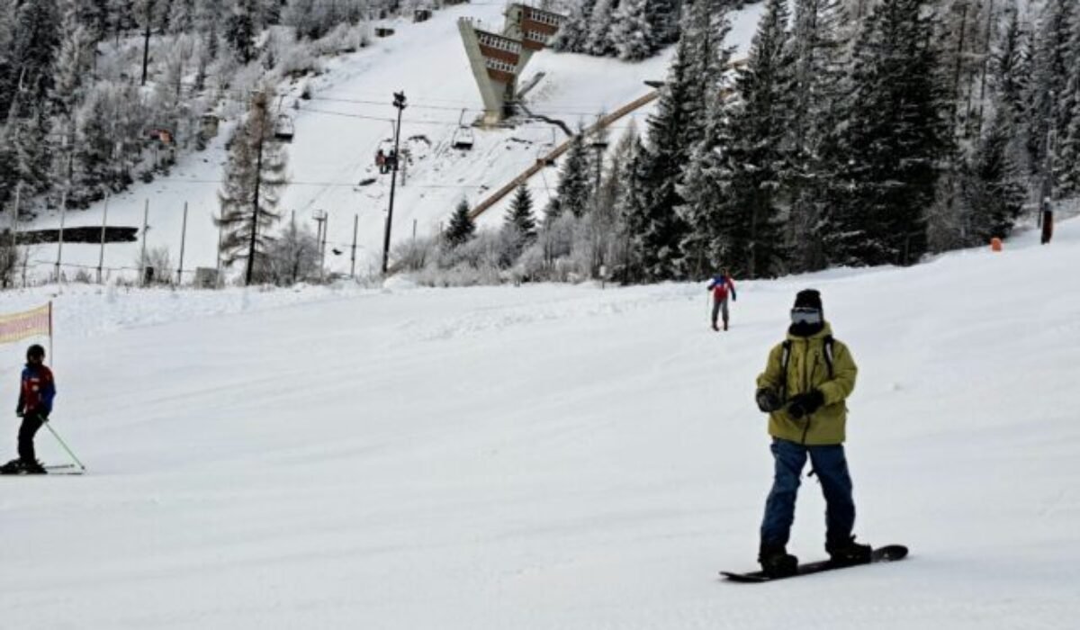 27877_6752bf161c2d2736542161-640x420.jpg Na Štrbskom Plese chcú spustiť lyžovačku 6. decembra, s novou lanovkou i zasnežovaním