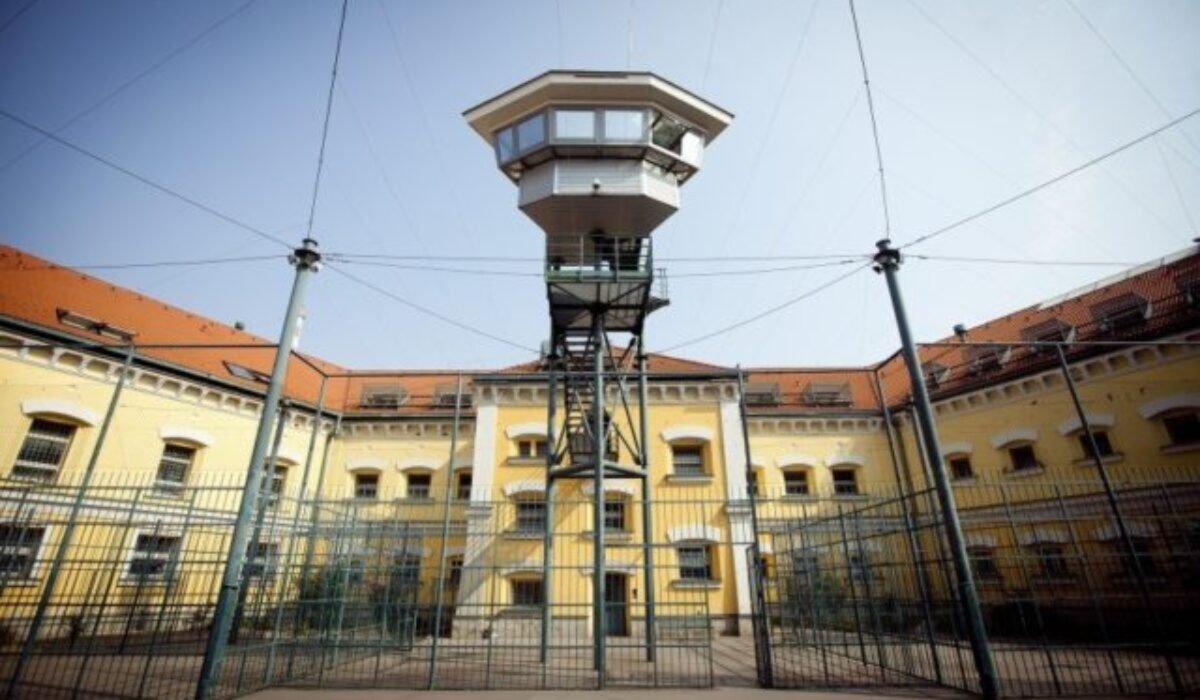 Korupcia vo väznici v Leopoldove. Prokurátor obžaloval šesť osôb vrátane pedagóga