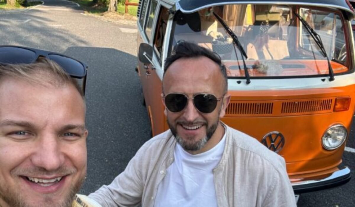 27943_lukas-adamec-a-ondrej-kandrac-640x420.jpg Lukáš Adamec v novembri vyráža na Všade Doma Tour, predstaví sa v siedmich slovenských mestách – VIDEO, FOTO