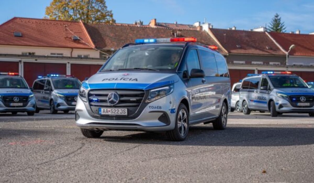 27969_571667267_1257334399756623_276117197836877826_n-640x420.jpg Dopravní policajti dostali 30 nových „mobilných kancelárií“, na mieste nehody vybavia všetku administratívu – FOTO