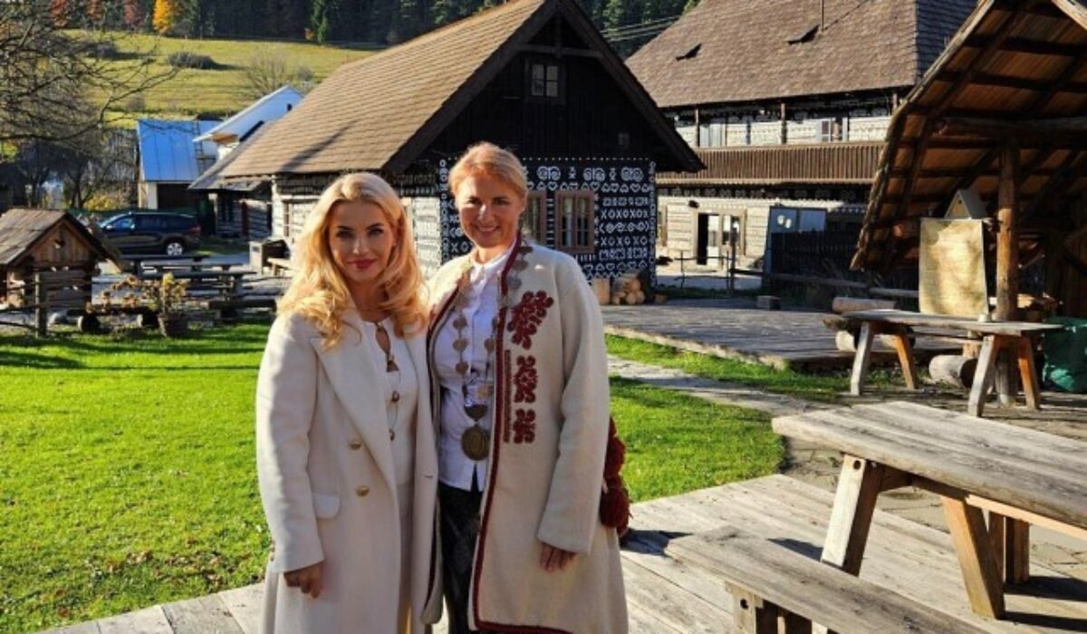 27979_simkovicova22.jpg Šimkovičová má so starostkou obce Čičmany spolupracovať pri výbere vstupného, nápad s turniketmi sa už dočkal kritiky – VIDEO, FOTO