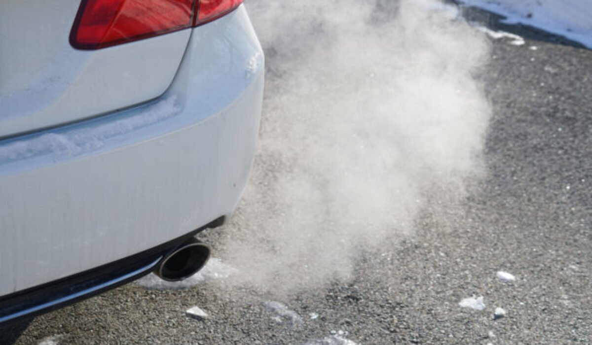 27987_gettyimages-2181283882-640x420.jpg Opitý vodič šiel autom po hlavnej ceste len na ráfiku