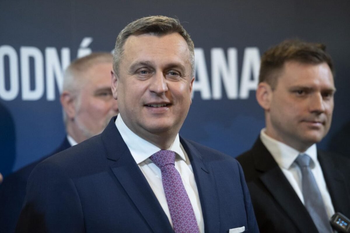 SNS navrhuje: Živnostníci popri zamestnaní s príjmom do 10 000 € by nemuseli platiť odvody SNS navrhuje: Živnostníci popri zamestnaní s príjmom do 10 000 € by nemuseli platiť odvody
