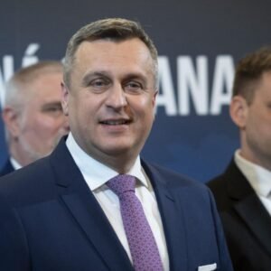 SNS navrhuje: Živnostníci popri zamestnaní s príjmom do 10 000 € by nemuseli platiť odvody SNS navrhuje: Živnostníci popri zamestnaní s príjmom do 10 000 € by nemuseli platiť odvody