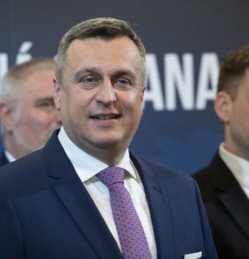 SNS navrhuje: Živnostníci popri zamestnaní s príjmom do 10 000 € by nemuseli platiť odvody SNS navrhuje: Živnostníci popri zamestnaní s príjmom do 10 000 € by nemuseli platiť odvody