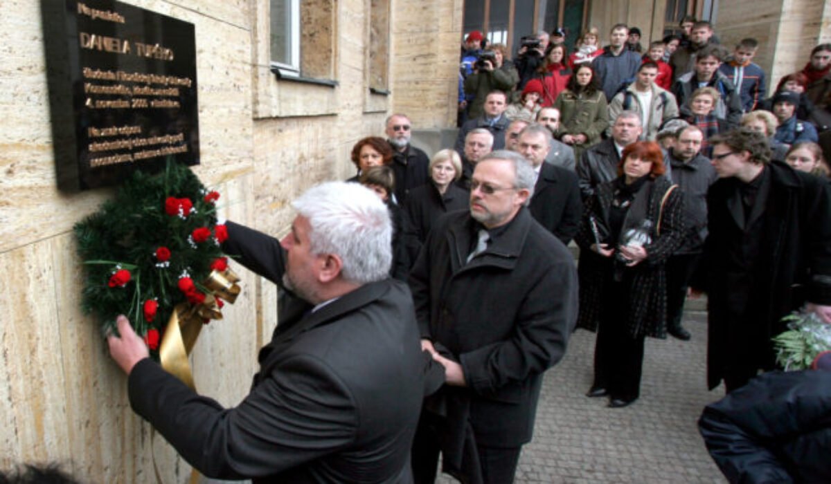 Študenta Daniela Tupého zavraždili presne pred 20 rokmi, vyšetrovanie bolo podľa rodiny zmarené – VIDEO
