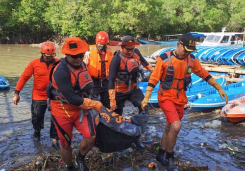 Záplavy v Indonézii zabili najmenej 15 ľudí