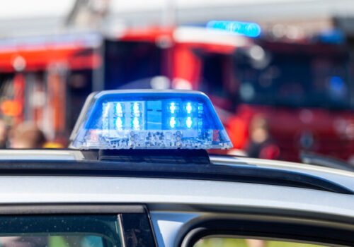 Muž vo Francúzsku autom úmyselne vrazil do chodcov a cyklistov, desiatich zranil