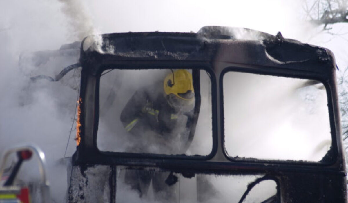 Zhorel autobus, v ktorom cestovalo 30 ľudí