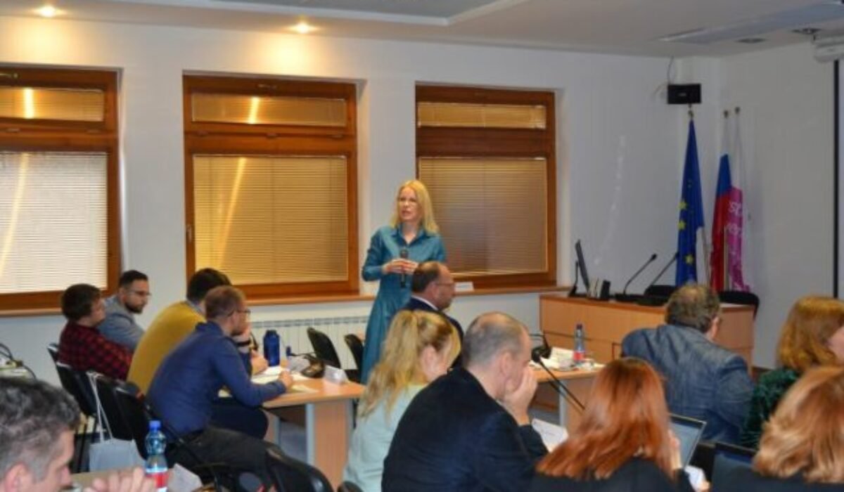 Znalosť problematiky pracovného vykorisťovania je nevyhnutná, apelovala prokurátorka na odbornom školení